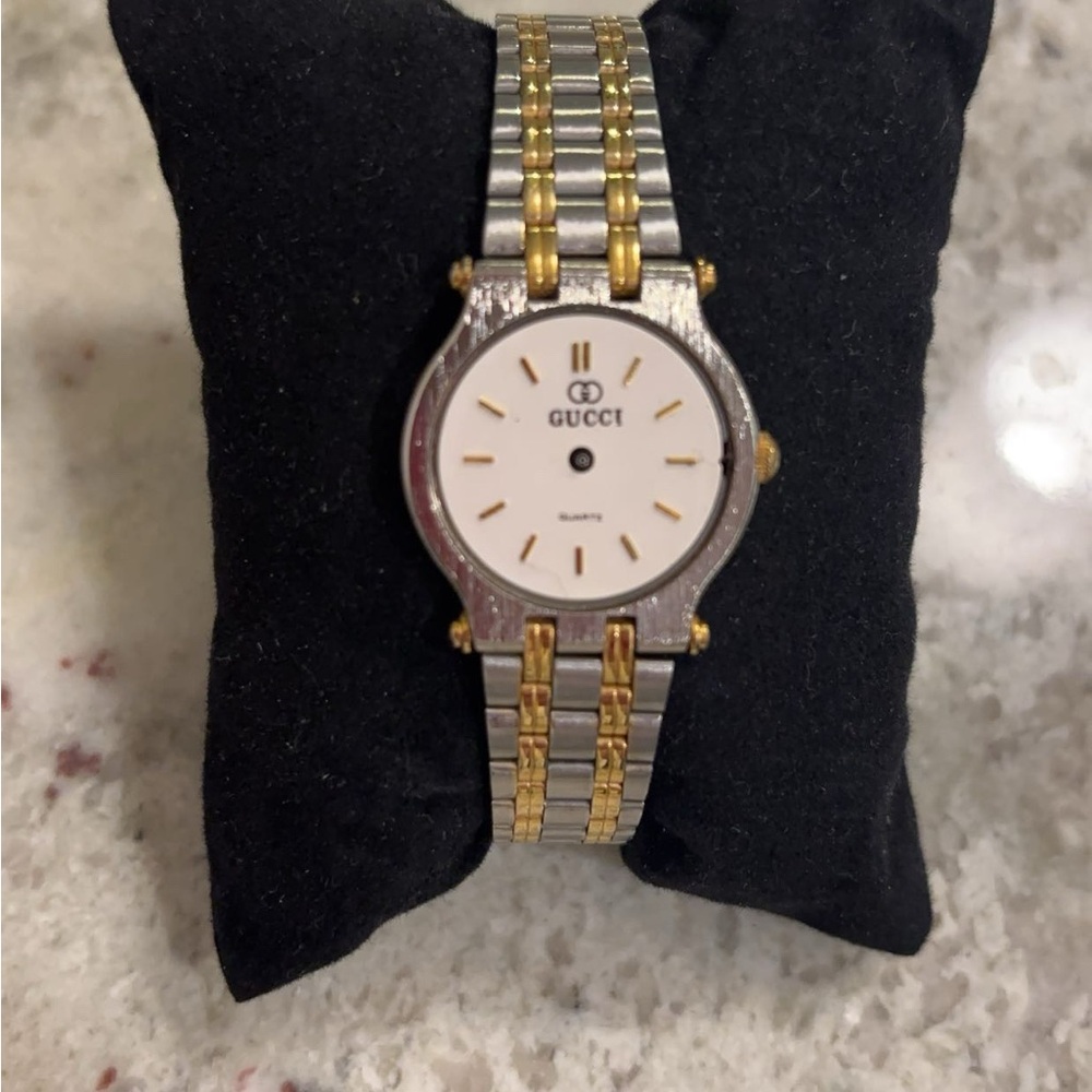 Women’s Classy Gucci Watch- Missing Hands and Glass Face Cover but Runs
